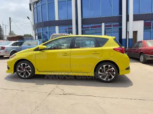Toyota Corolla SE Special Edition 4dr Sedan (1.8L 4cyl CVT) 2017