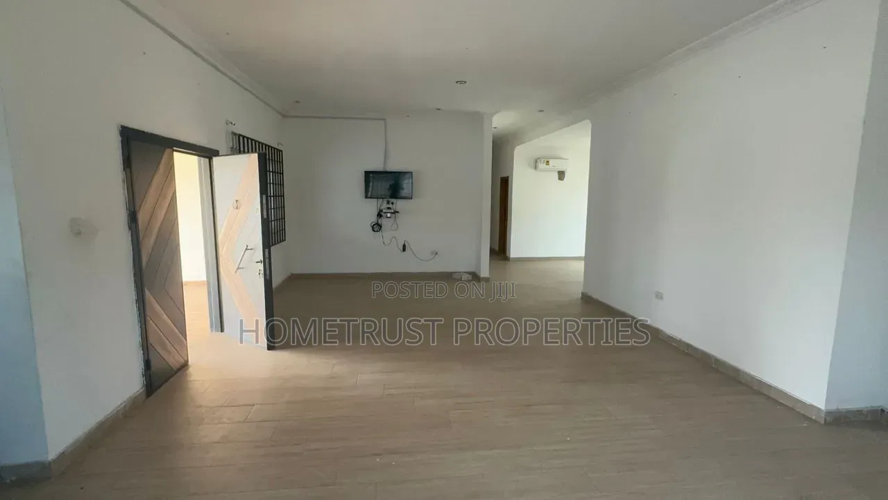 6bdrm House in Achimota Mile 7 for sale