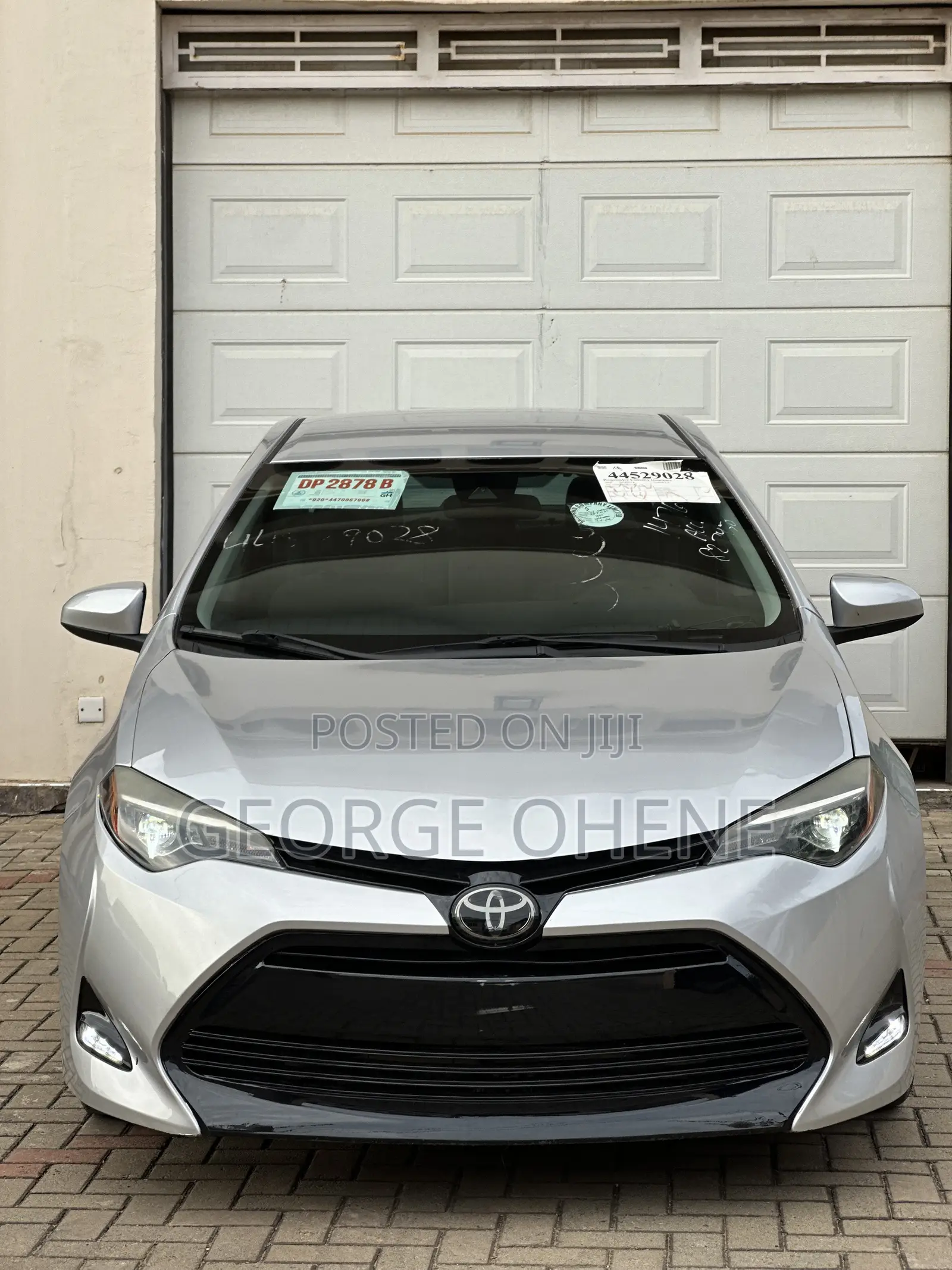 Toyota Corolla LE (1.8L 4cyl 2A) 2018 Silver