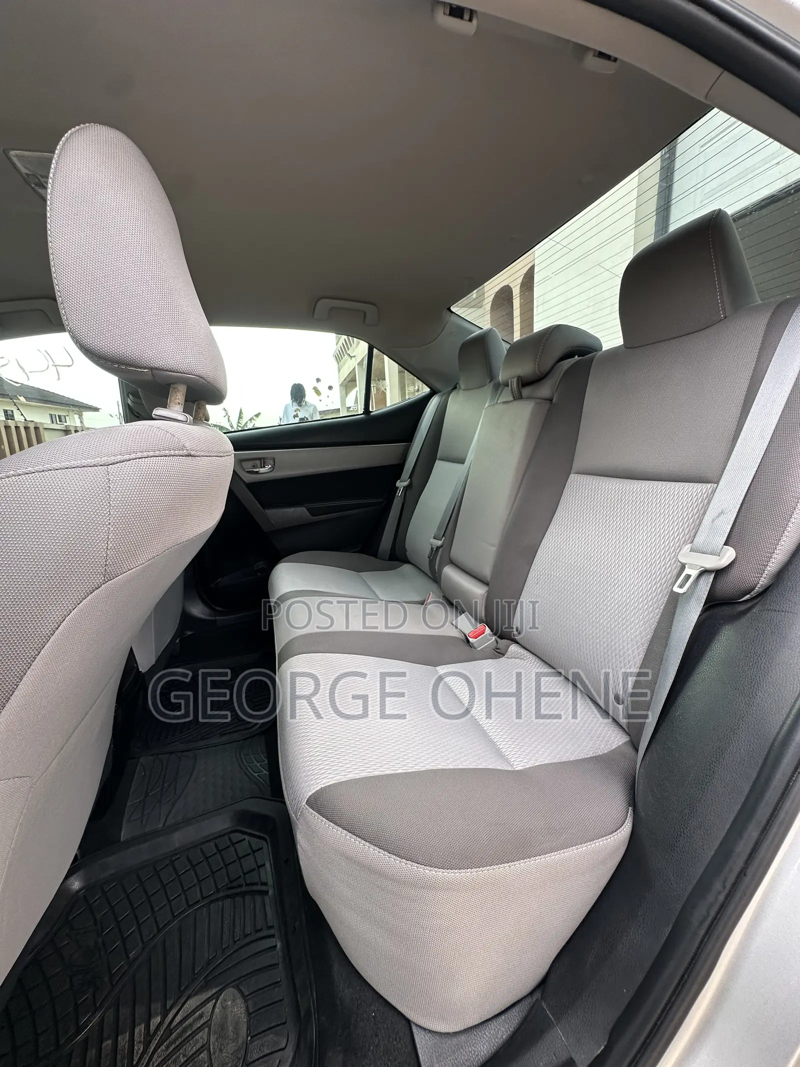 Toyota Corolla LE (1.8L 4cyl 2A) 2018 Silver
