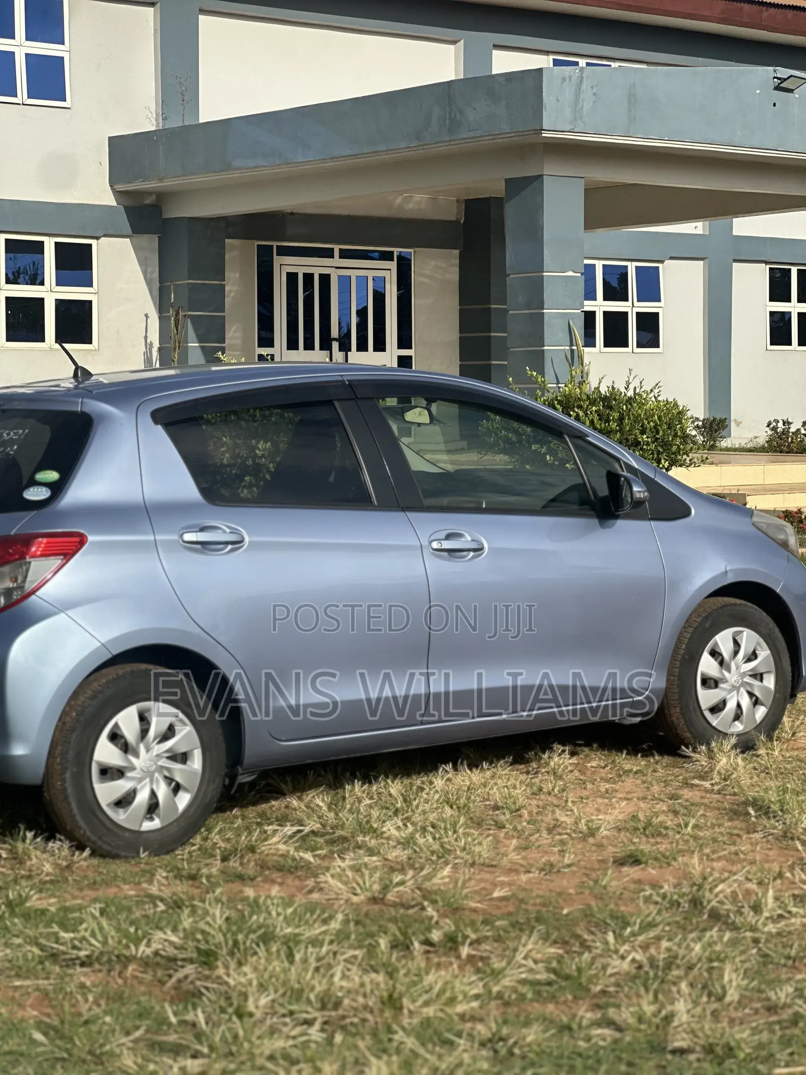 Toyota Vitz 1.3 FWD 5dr 2013
