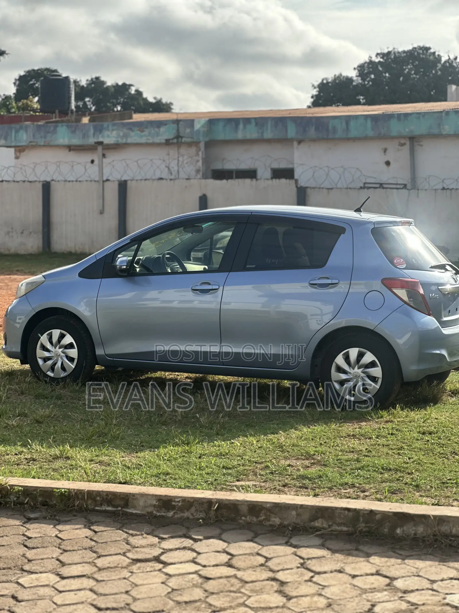Toyota Vitz 1.3 FWD 5dr 2013