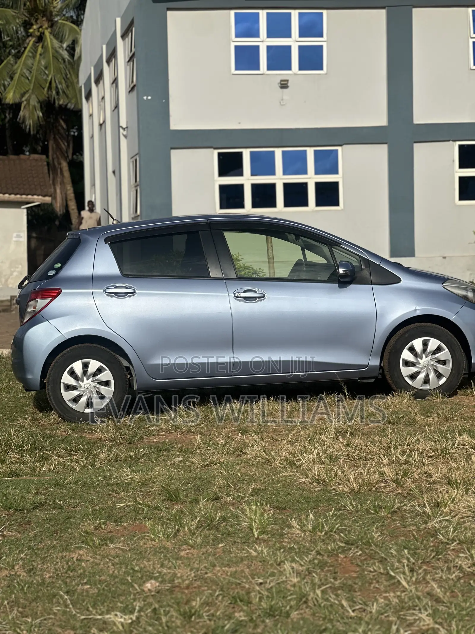 Toyota Vitz 1.3 FWD 5dr 2013