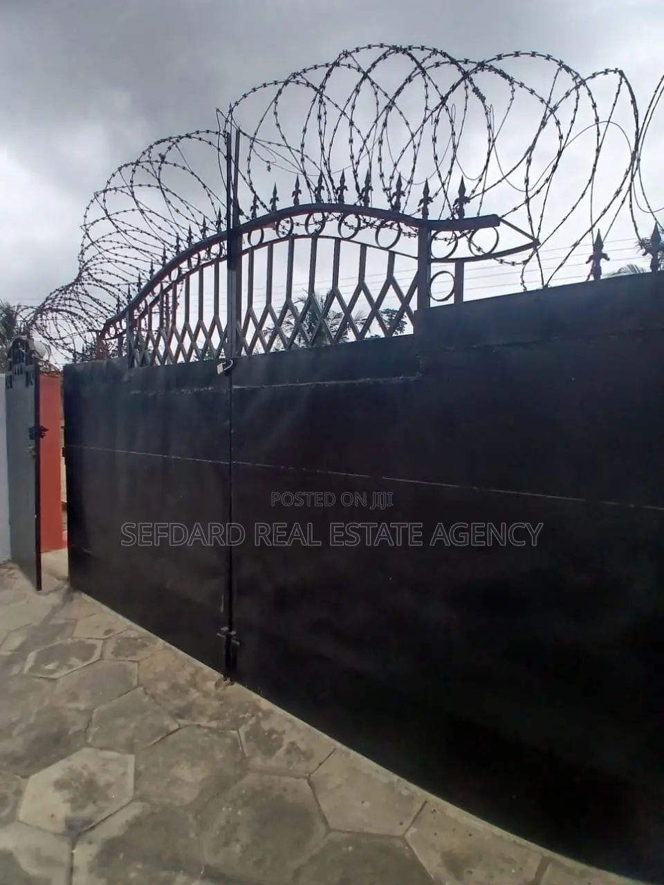 4bdrm House in Sefdard Properties, Amasaman for rent