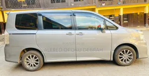 Toyota Voxy 2013 Silver