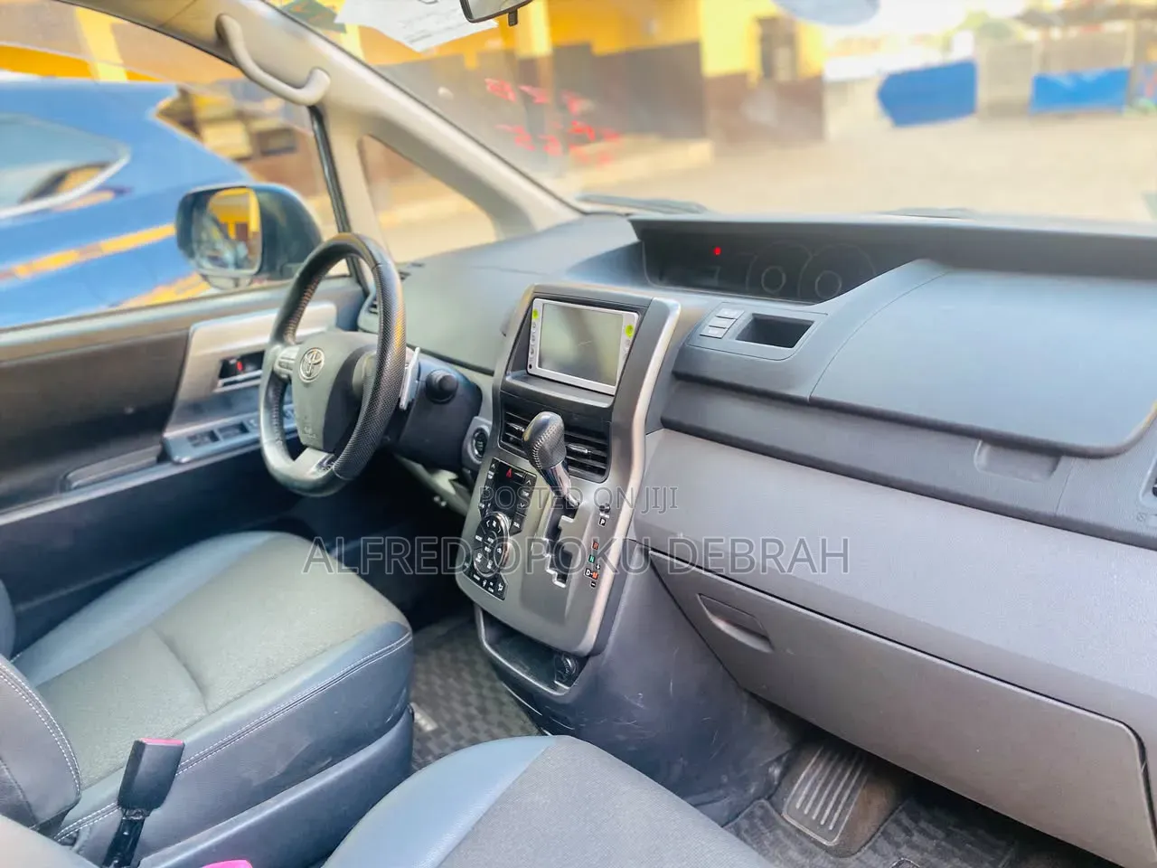 Toyota Voxy 2013 Silver