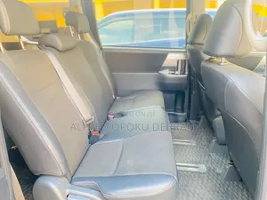 Toyota Voxy 2013 Silver