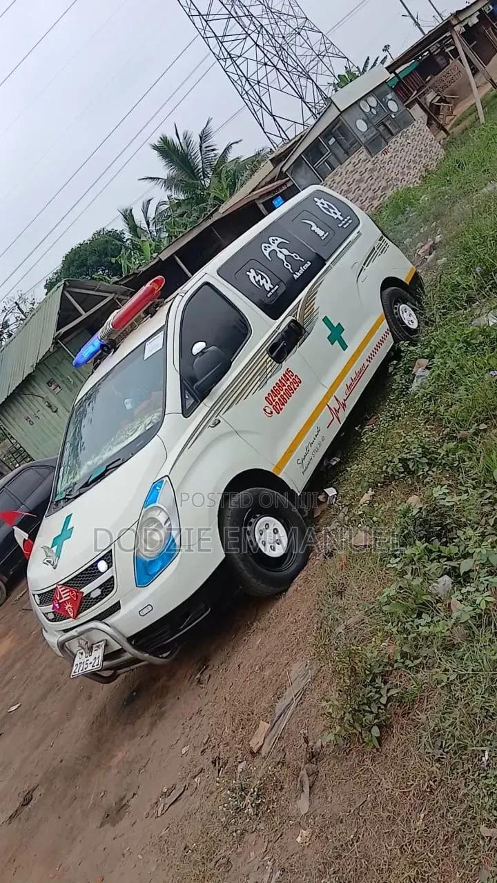 Hyundai H1 2001 White