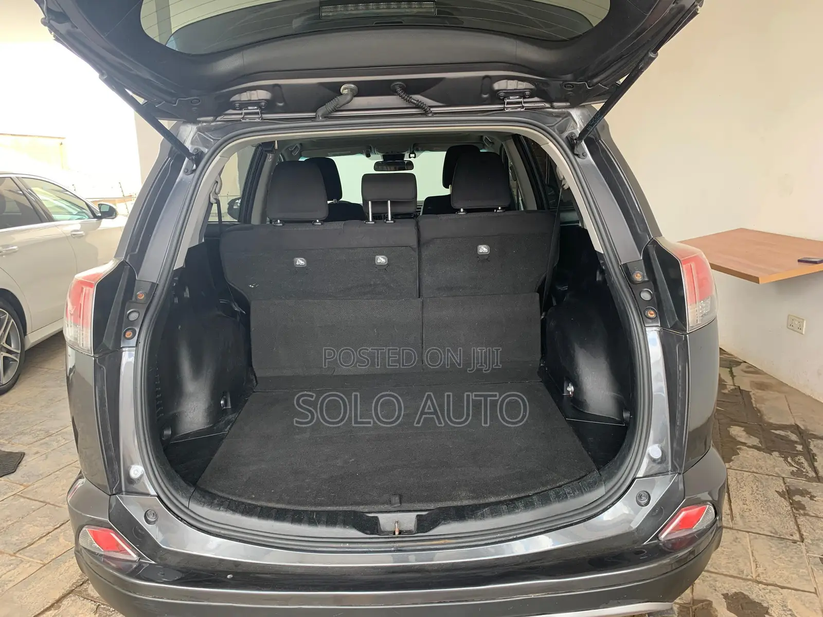 Toyota RAV4 XLE 4dr SUV AWD (2.5L 4cyl 6A) 2018 Gray