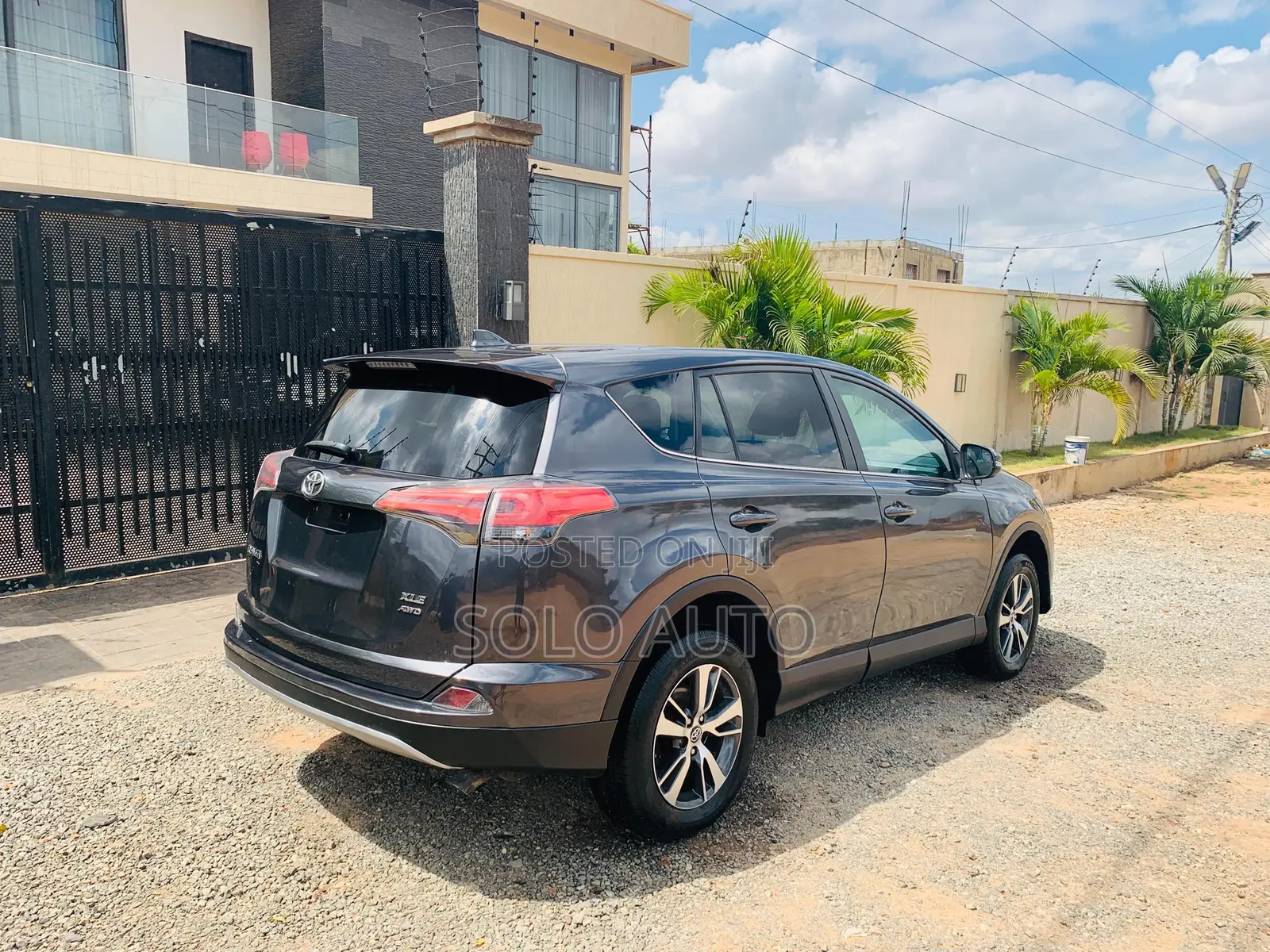 Toyota RAV4 XLE 4dr SUV AWD (2.5L 4cyl 6A) 2018 Gray