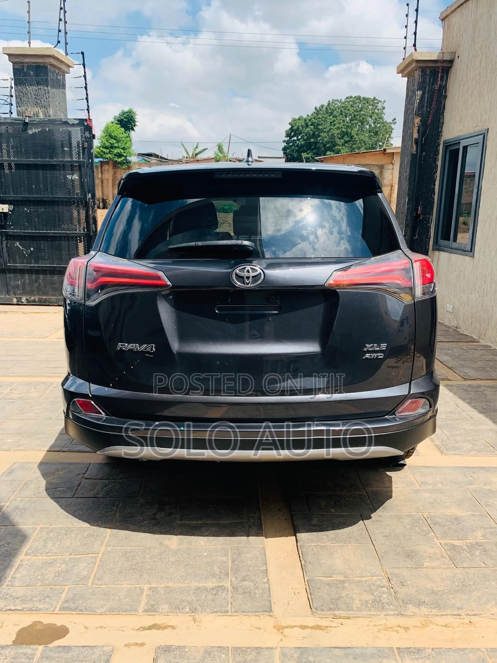 Toyota RAV4 XLE 4dr SUV AWD (2.5L 4cyl 6A) 2018 Gray