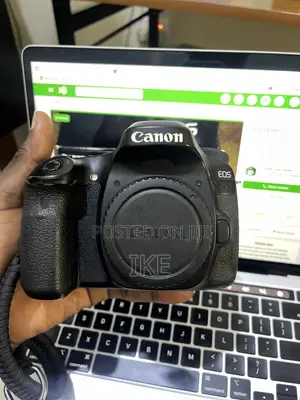 Canon Eos 80d With 18-55mm Kit Lens