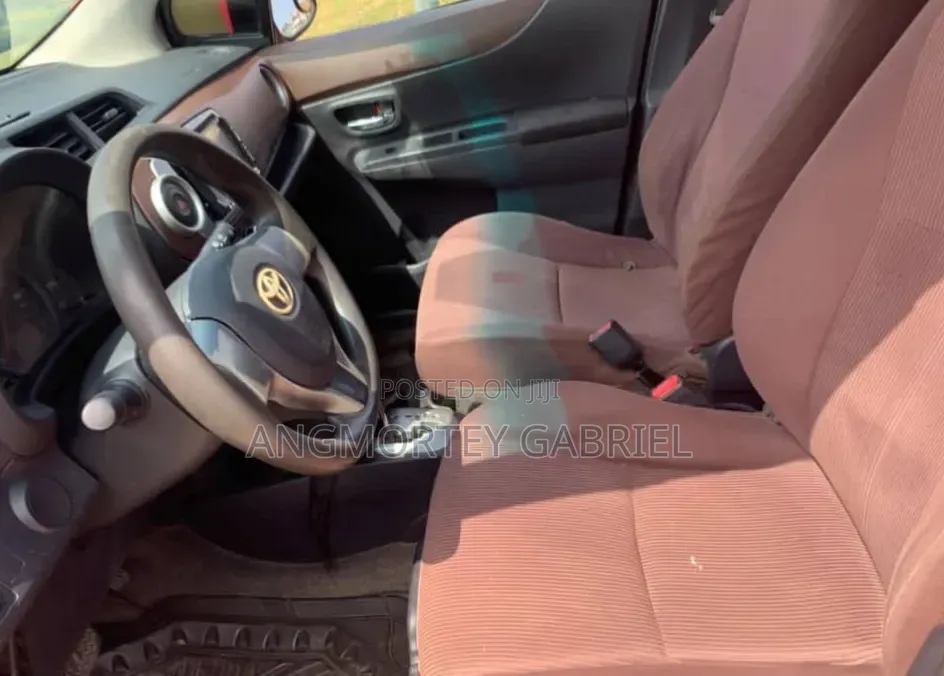 Toyota Vitz 2012 Pink