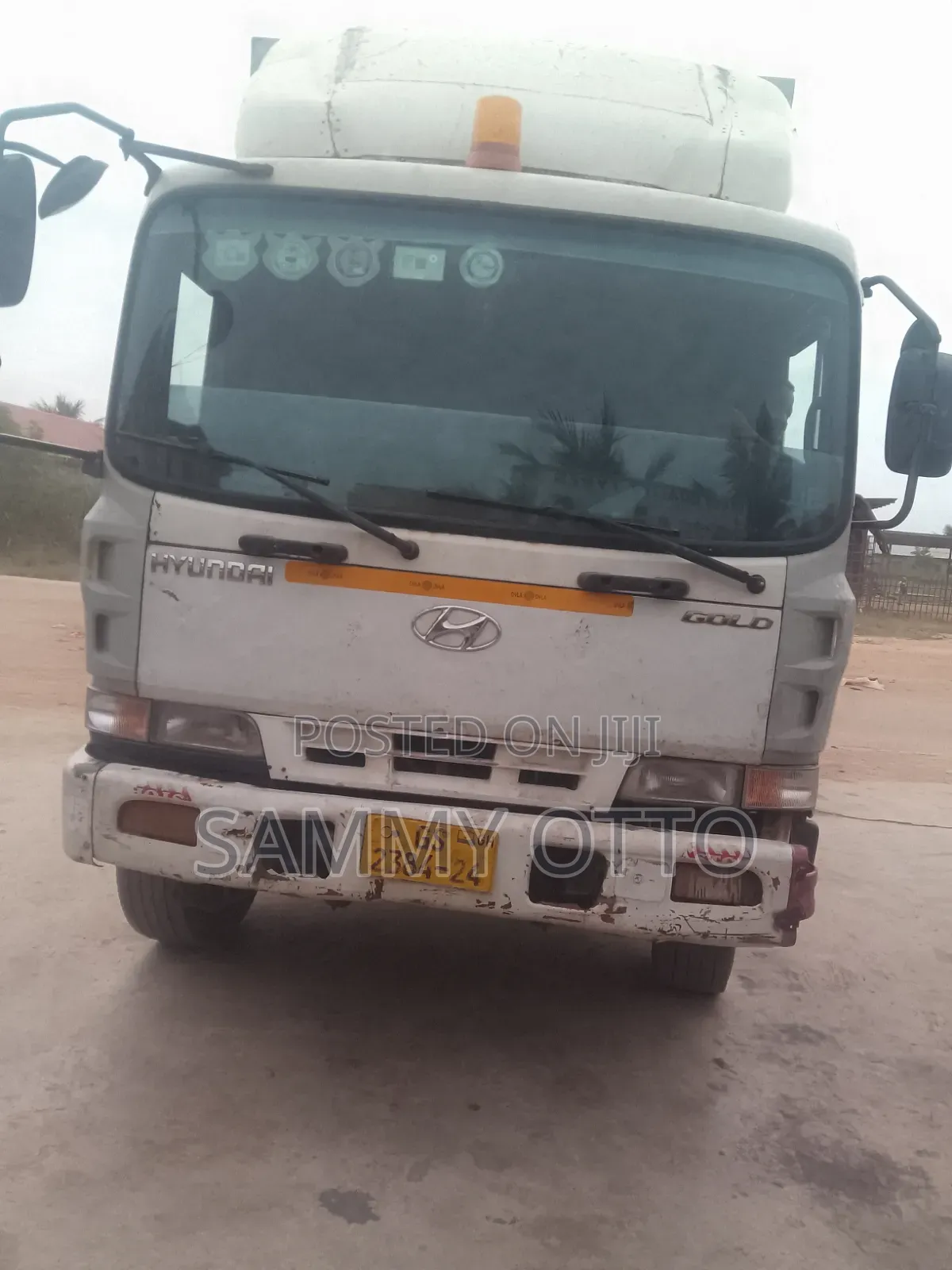 Hyundai Container 2010 White