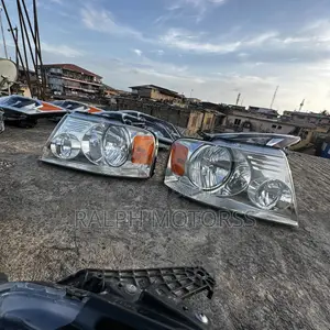 Ford F150 2005 Headlight Pair