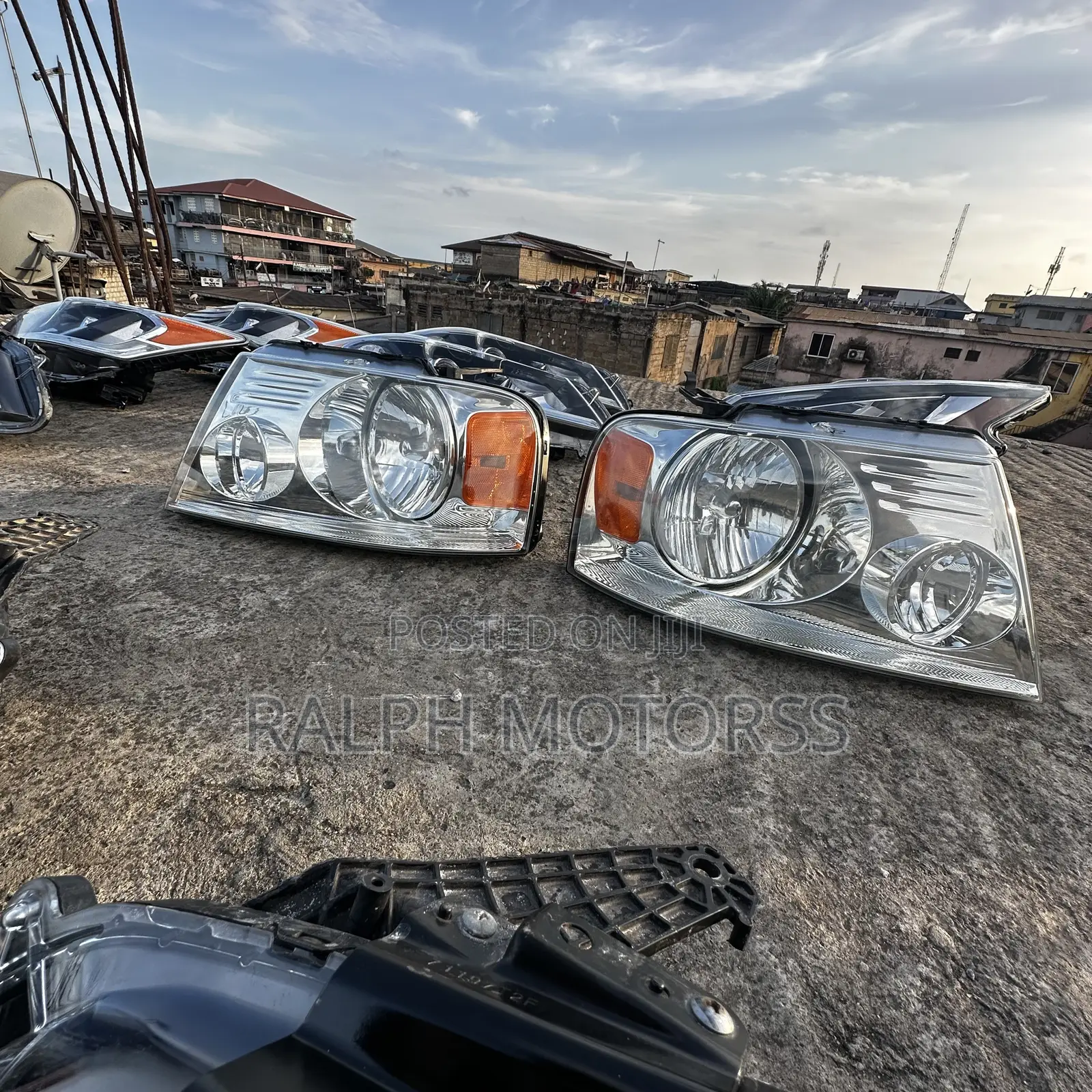Ford F150 2005 Headlight Pair