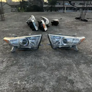 Toyota Highlander 2010-12 Headlight Pair