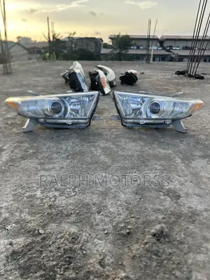 Toyota Highlander 2010-12 Headlight Pair