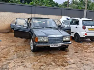 Mercedes-Benz 200 1980 Black