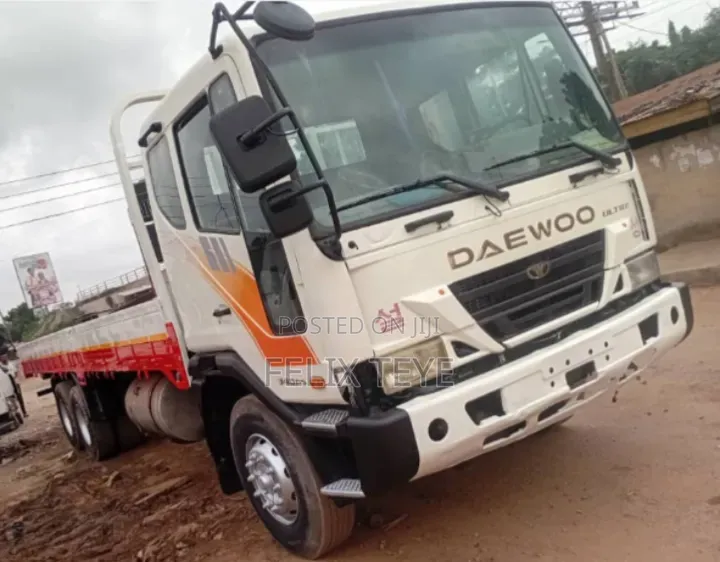 Daewoo Ultra 340ps Truck Double Axles 2015 White