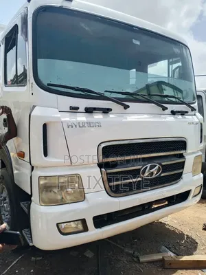 Hyundai 9.5 Ton Truck Double Axles 2015 White