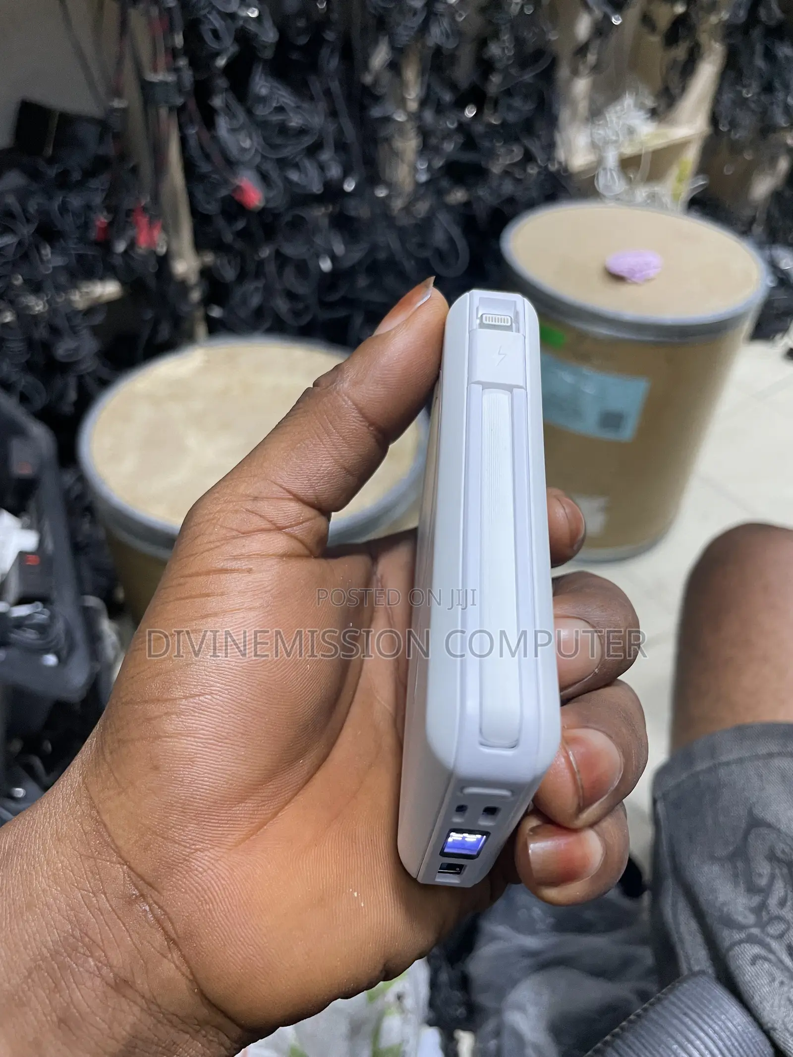 Yiisonger Wireless Power Bank 10,000 mAh, Uk  Standard With 2 Cords