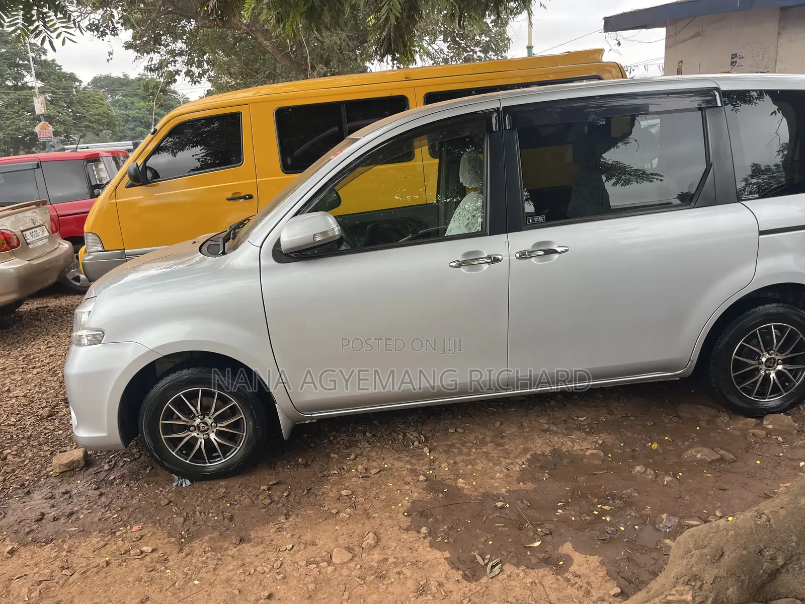 Toyota Sienta 1.5 FWD 2013 Silver