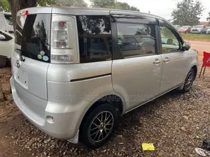 Toyota Sienta 1.5 FWD 2013 Silver