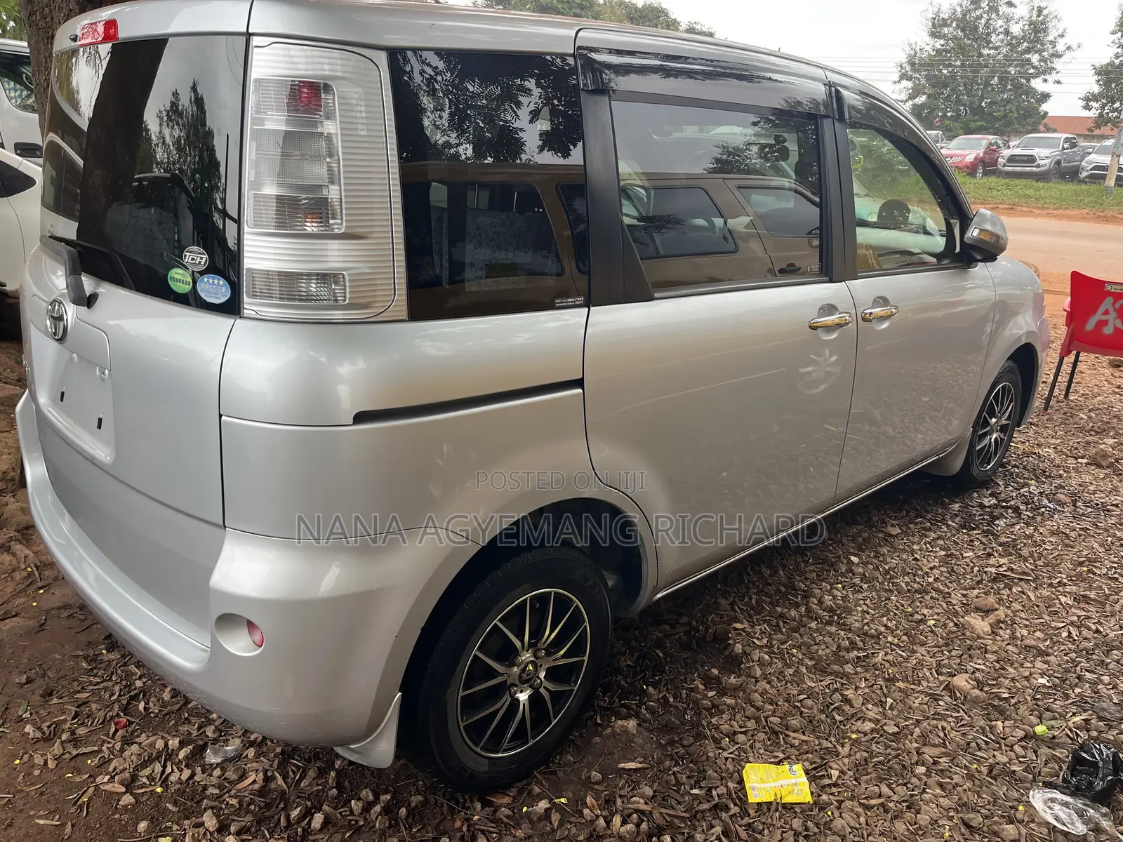 Toyota Sienta 1.5 FWD 2013 Silver