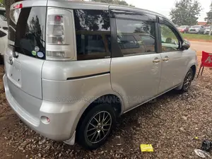 Toyota Sienta 1.5 FWD 2013 Silver