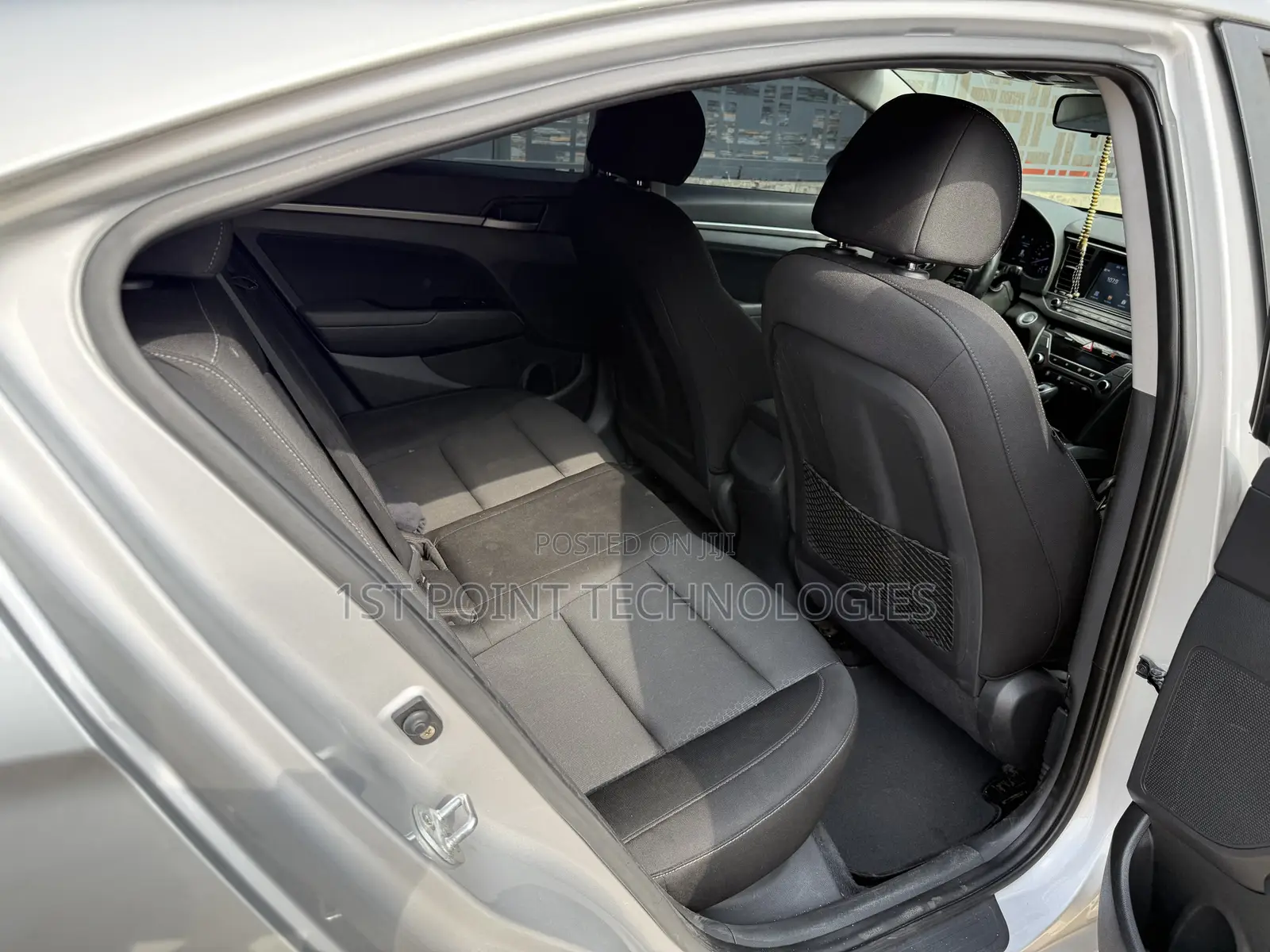 Hyundai Elantra SE Sedan FWD (2.0L 4cyl 6M) 2017 Silver