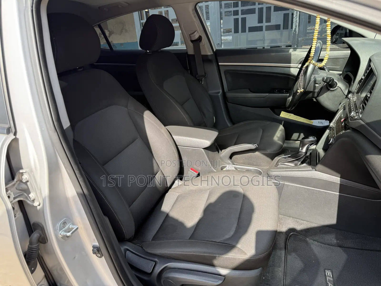 Hyundai Elantra SE Sedan FWD (2.0L 4cyl 6M) 2017 Silver