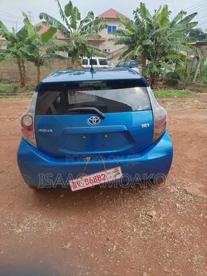 Toyota Aqua 2012 Blue