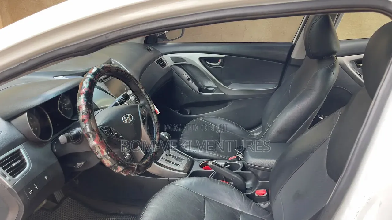 Hyundai Elantra Limited Sedan FWD (1.8L 4cyl 6A) 2013 White