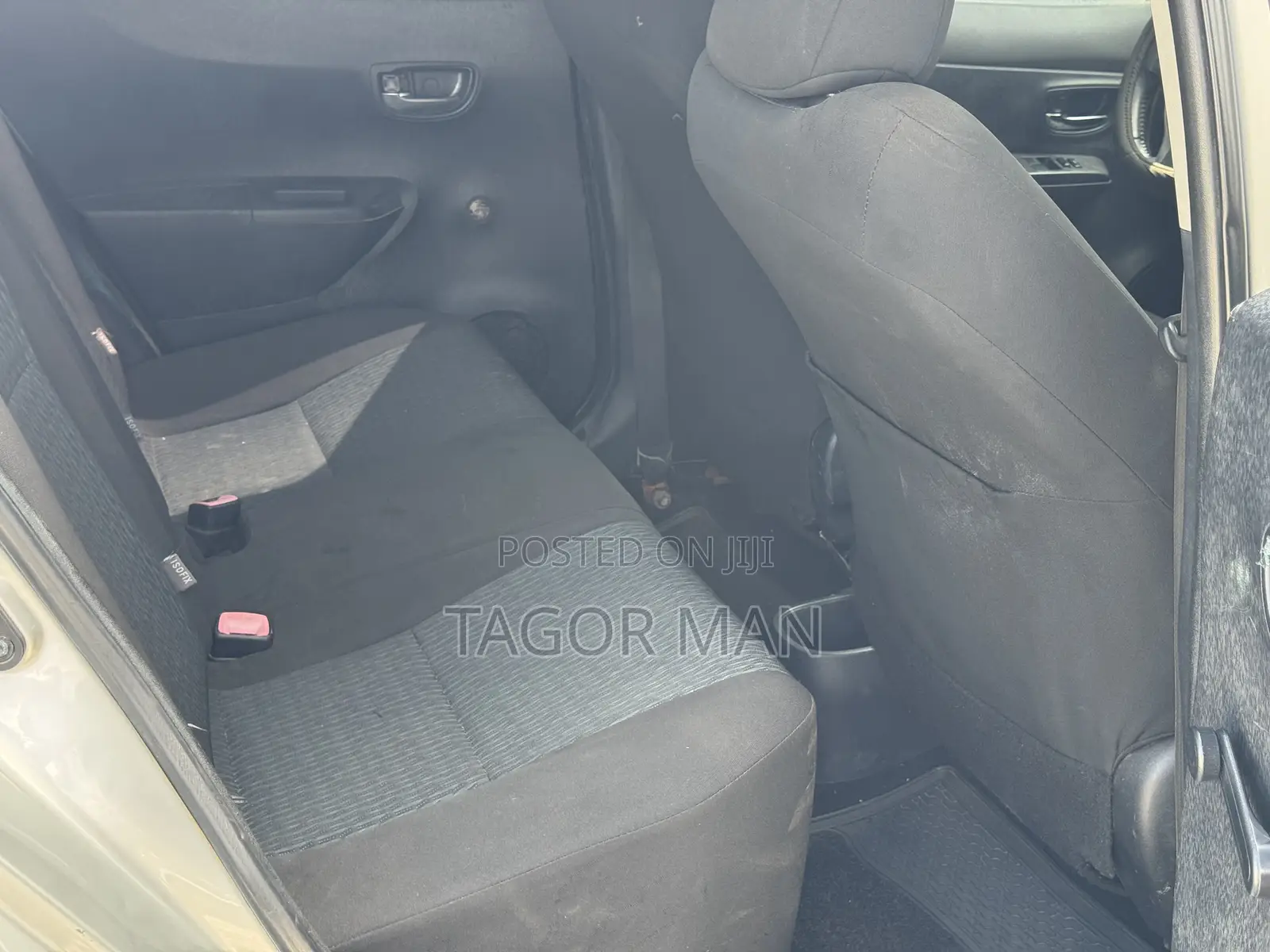 Toyota Yaris SE Hatchback 5dr 2012 Silver