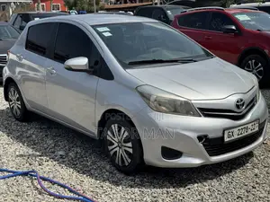 Toyota Yaris SE Hatchback 5dr 2012 Silver