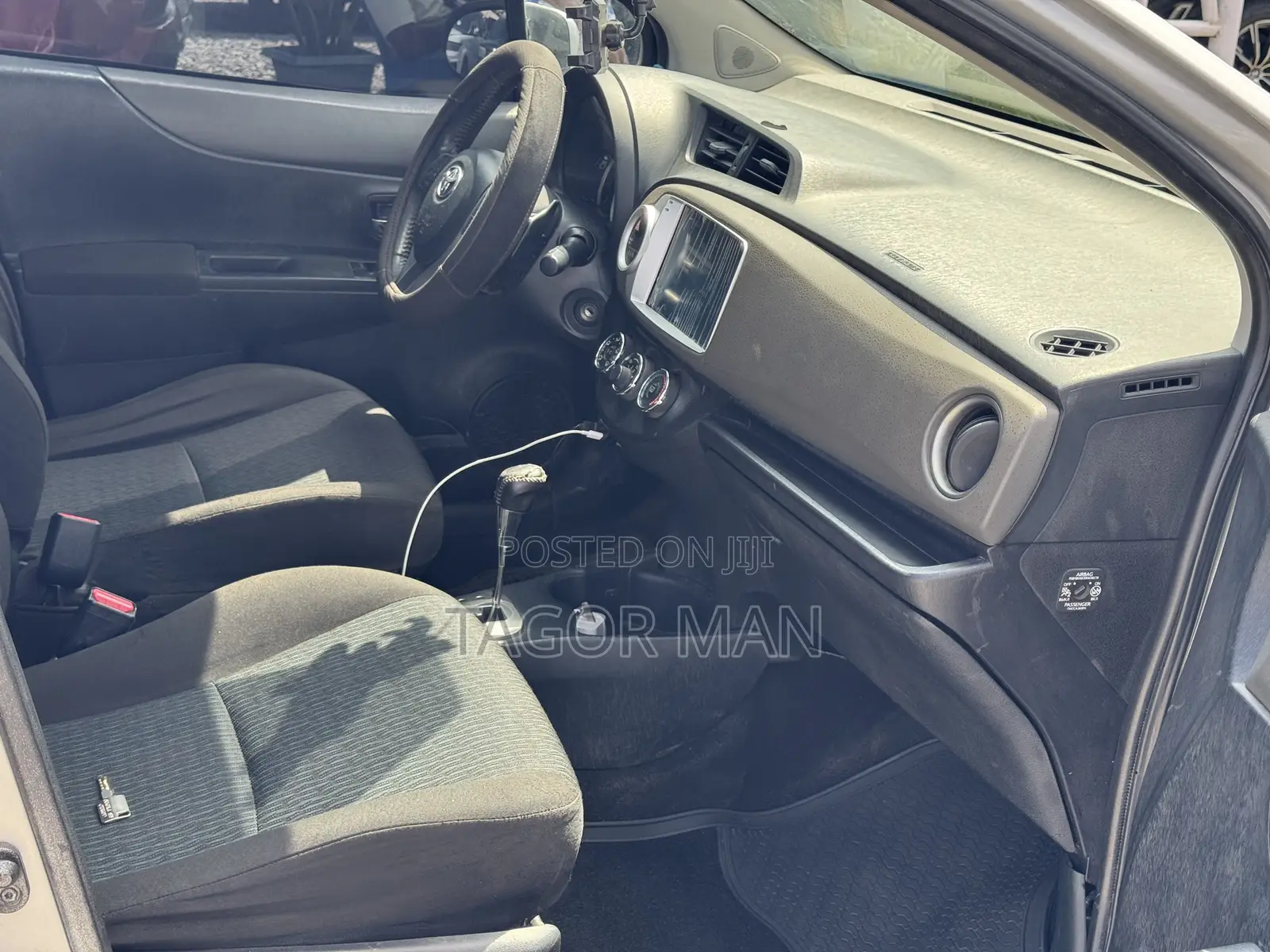 Toyota Yaris SE Hatchback 5dr 2012 Silver