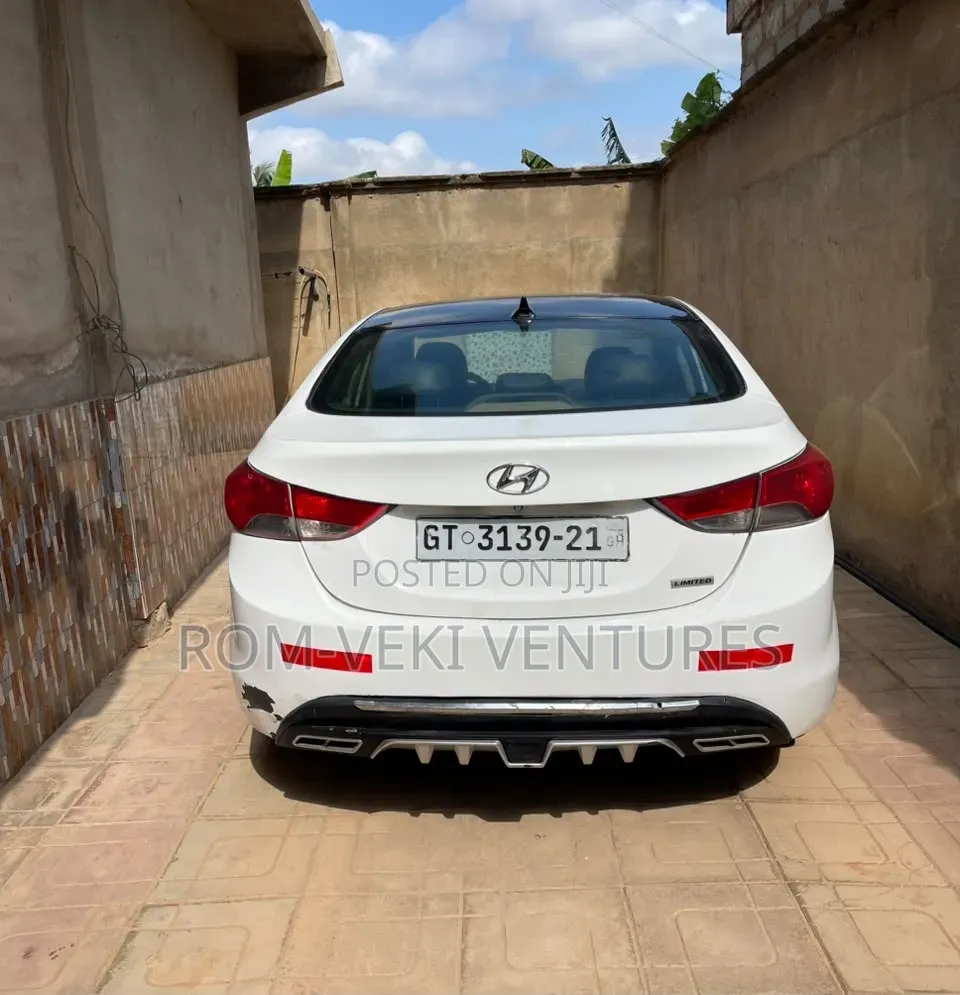 Hyundai Elantra Limited Sedan FWD (1.8L 4cyl 6A) 2013 White
