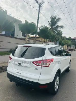 Ford Escape SE 4dr SUV AWD (1.6L 4cyl Turbo 6A) 2015 White