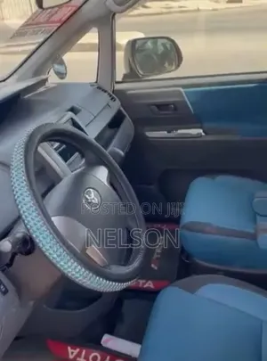 Toyota Voxy 2010 Blue