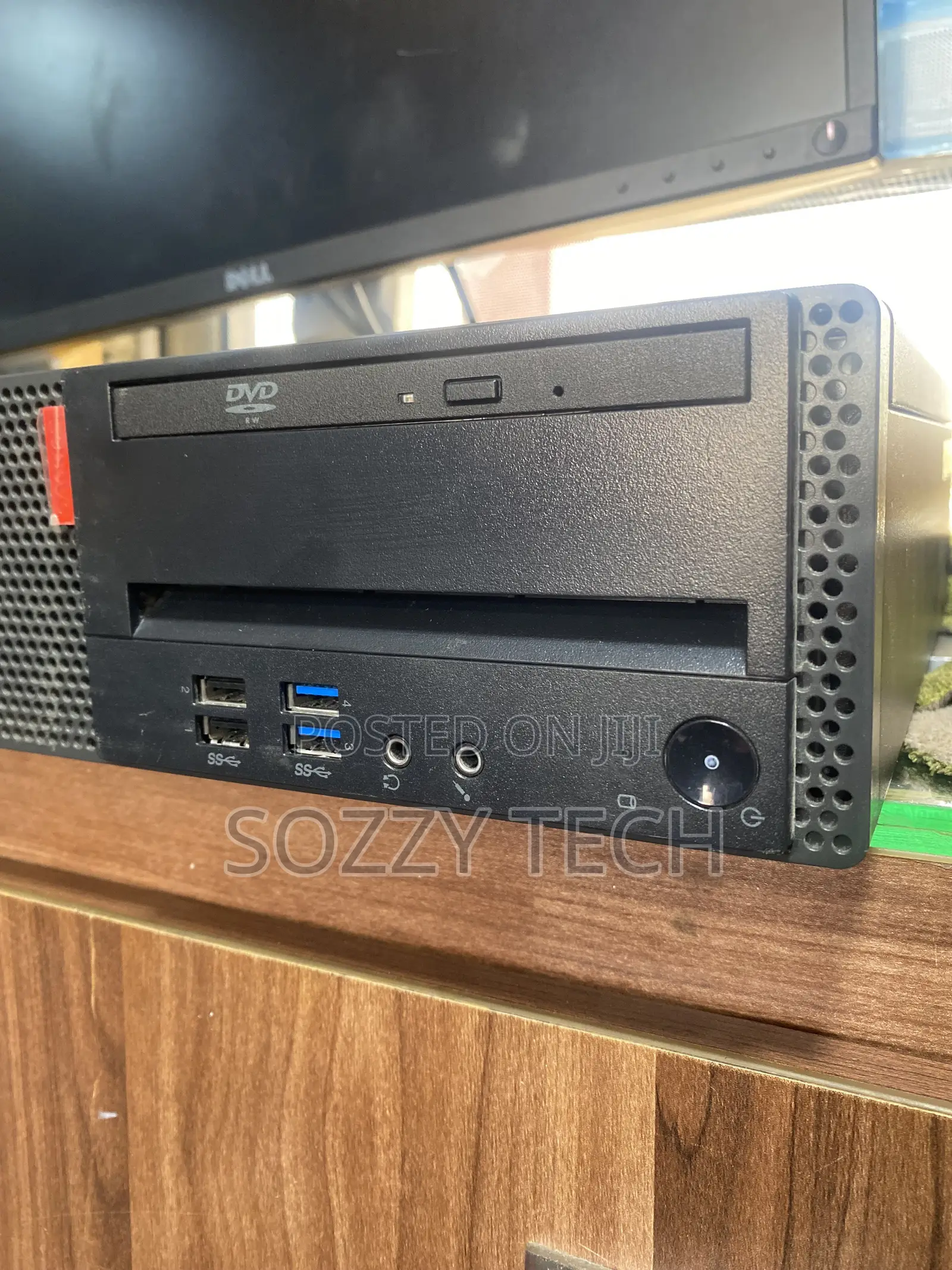 Desktop Computer Lenovo ThinkCentre M720 8GB AMD Ryzen 5 SSD 256GB