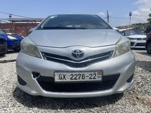 Toyota Yaris 2012 Silver