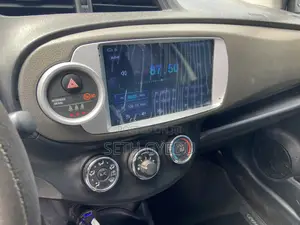 Toyota Yaris 2012 Silver