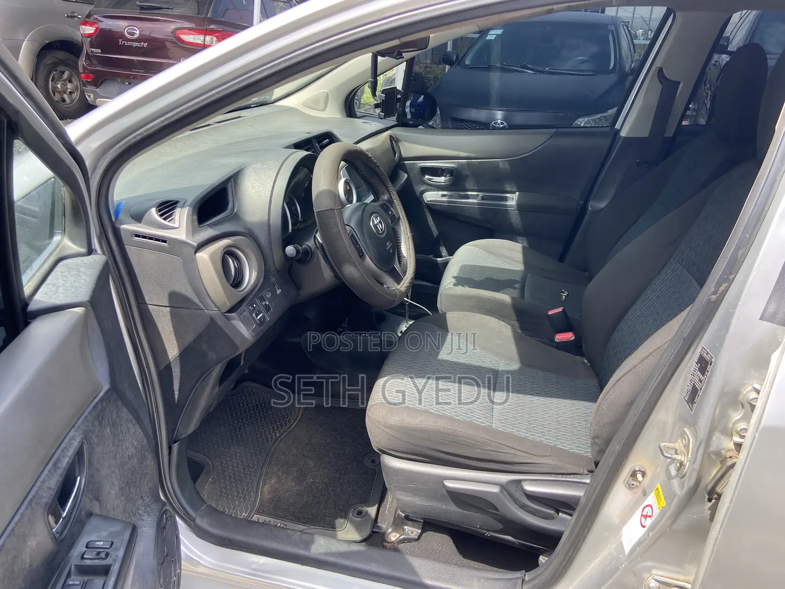 Toyota Yaris 2012 Silver