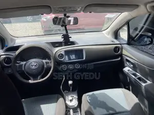 Toyota Yaris 2012 Silver