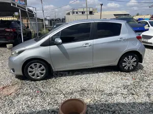 Toyota Yaris 2012 Silver