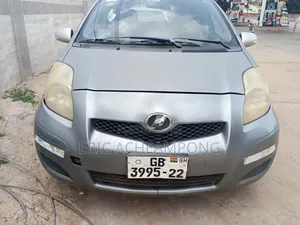 Toyota Vitz 2010 Gray