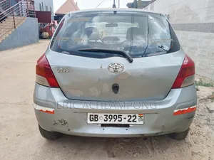 Toyota Vitz 2010 Gray