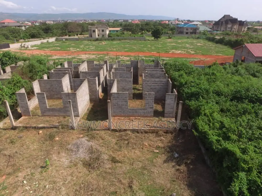 10bdrm Apartment in Oyibi Sasabi for sale