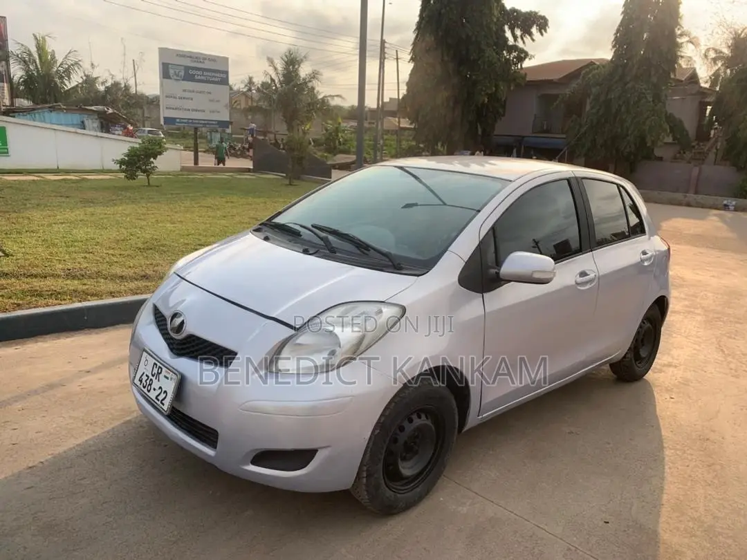 Toyota Vitz 1.0 FWD 5dr 2010 Silver